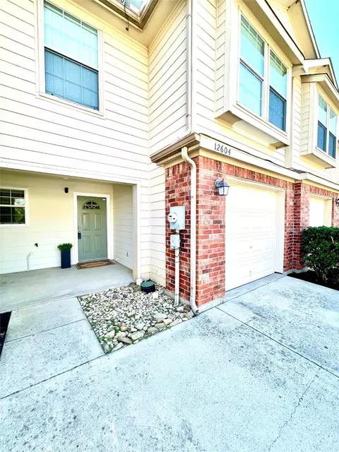 12604 Oceanside Dr, Euless, TX 76040