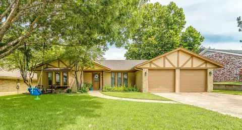 2123 Valleydale Dr, Arlington, TX 76013