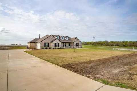 8000 Harvest Dr, Grandview, TX 76050