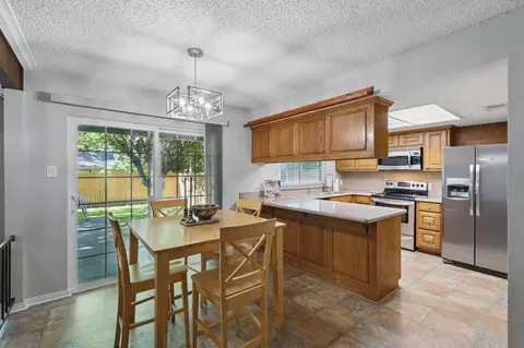 6624 Oaklawn Dr, Watauga, TX 76148