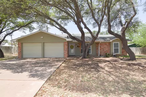 102 Parkview Dr, Brady, TX 76825