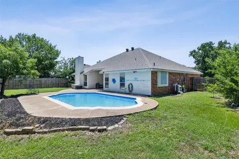 522 Ridgewood St, Lake Dallas, TX 75065