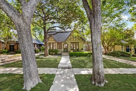 1405 Clover Ln, Fort Worth, TX 76107