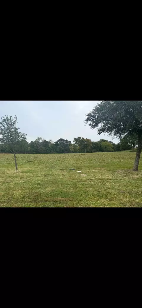 8 Summit Oaks Cir, Denison, TX 75020