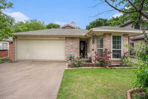 1217 Stone Creek Dr, Mansfield, TX 76063
