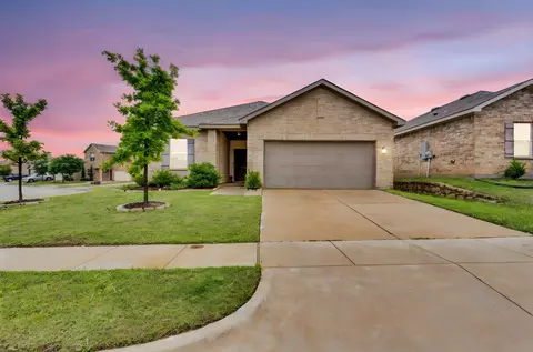 516 Leeward Ln, Crowley, TX 76036