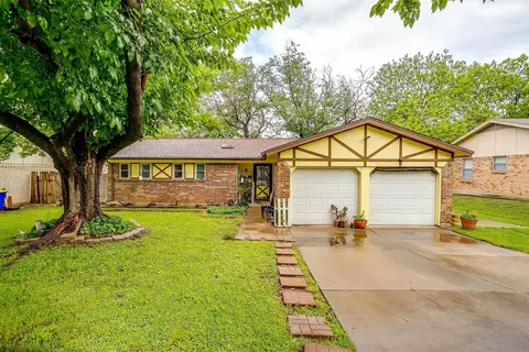 6437 Moonglow Ln, Watauga, TX 76148