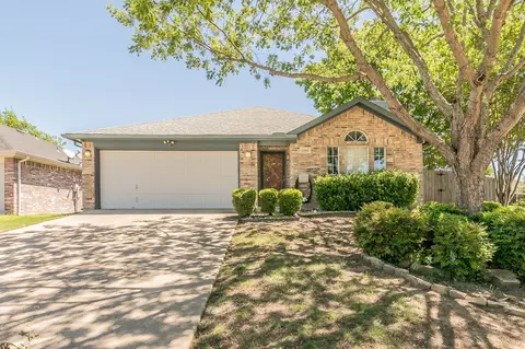 1202 Gray Dawn Dr, Midlothian, TX 76065