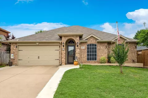 912 Crowder Dr, Crowley, TX 76036