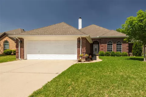 516 Hazelnut Ct, Saginaw, TX 76179