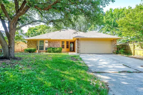 3945 Marsh Ln, Fort Worth, TX 76123