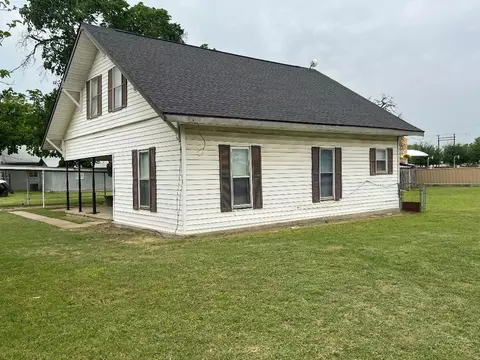 Exterior - 213 E Boyd Ave, Boyd, TX 76023 photo 2 of 2