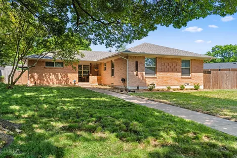 10657 Lake Haven Dr, Dallas, TX 75238
