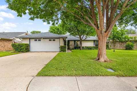 2110 Brentwood Ln, Carrollton, TX 75006
