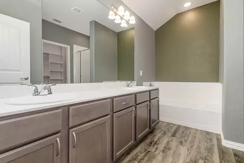 Bath - 146 Willowbend Loop, Mabank, TX 75156 photo 1 of 2