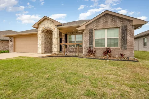 Exterior - 146 Willowbend Loop, Mabank, TX 75156 photo 2 of 7