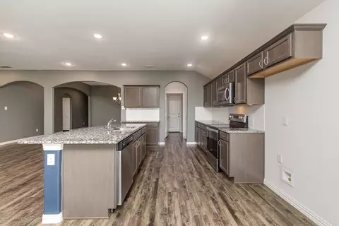 Kitchen - 146 Willowbend Loop, Mabank, TX 75156 photo 3 of 4