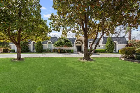 2121 Forest Hills Rd, Grapevine, TX 76051