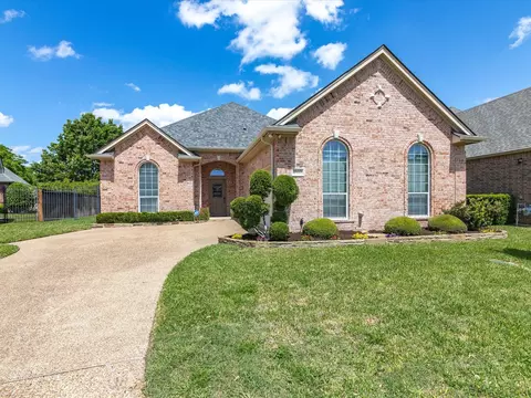1032 Gabriel Ln, Fort Worth, TX 76116