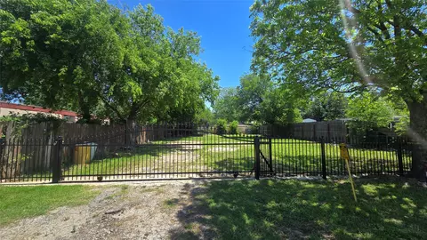 4828 Mona Lisa St, Fort Worth, TX 76137