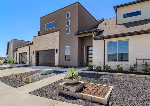 1726 Governors Blvd, Heath, TX 75126