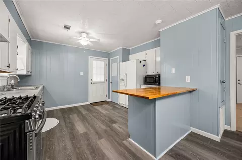 Kitchen - 108 Garrett Loop, Winnfield, LA 71483 photo 4 of 6