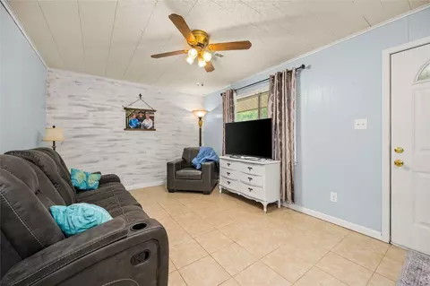 Living - 108 Garrett Loop, Winnfield, LA 71483 photo 2 of 2