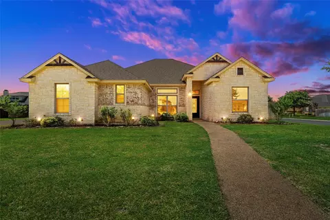 300 Desert Sky Dr, Mcgregor, TX 76657