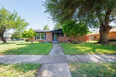 5204 Darlene St, Dallas, TX 75232