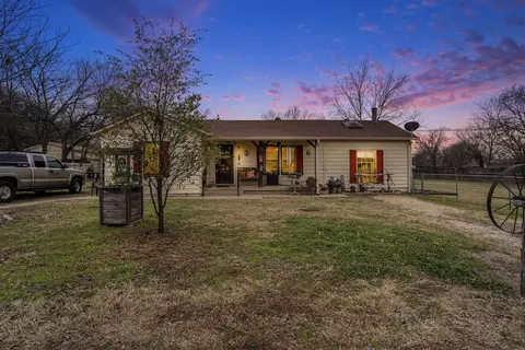 3226 Devalcourt Ave, Forest Hill, TX 76119