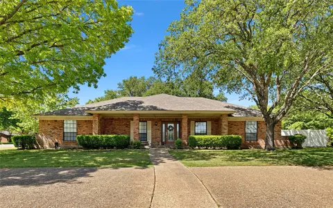 704 Hyde Park Blvd, Cleburne, TX 76033