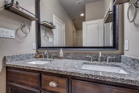 Bath - 408 Nora Ln, Argyle, TX 76226 photo 4 of 4