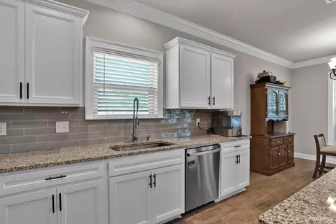 Kitchen - 101 Brimestone Loop, Benton, LA 71006 photo 4 of 5