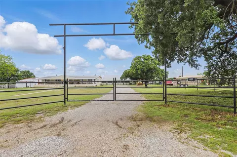 811 Lution Dr, Weatherford, TX 76087