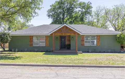 1705 Broadmoor Dr, Brownwood, TX 76801