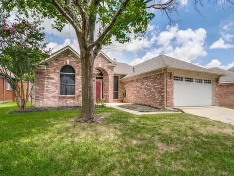 631 Engleside Dr, Arlington, TX 76018