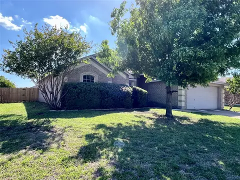 525 Reagan Ln, Burleson, TX 76028