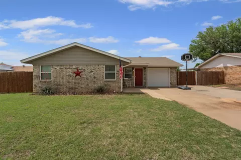 1960 Allison St, Graham, TX 76450