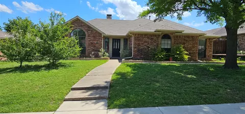 2016 Vista Crest Dr, Carrollton, TX 75007