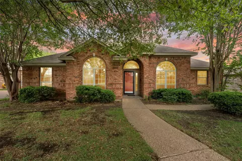832 Eagles Nest Dr, Hewitt, TX 76643