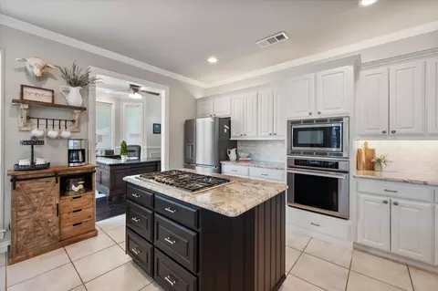 Kitchen - 791 Mockingbird Ct, Keller, TX 76248 photo 4 of 5