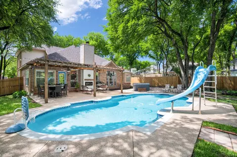 520 Sir Roland Dr, Grand Prairie, TX 75052