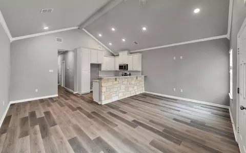 524 Alamo Ct, Mcgregor, TX 76657