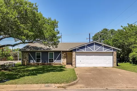 4211 Spring Brook Dr, Arlington, TX 76001