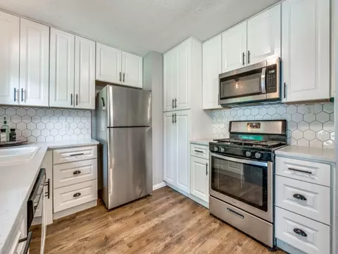 2631 Greenhurst Dr, Farmers Branch, TX 75234
