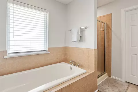 Bath - 306 E Pine St, Mabank, TX 75147 photo 3 of 4