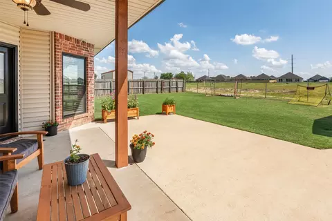 Exterior - 306 E Pine St, Mabank, TX 75147 photo 3 of 6