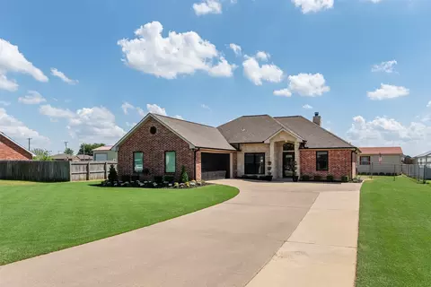 306 E Pine St, Mabank, TX 75147