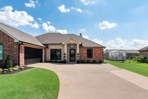 Exterior - 306 E Pine St, Mabank, TX 75147 photo 2 of 6