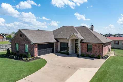 Exterior - 306 E Pine St, Mabank, TX 75147 photo 6 of 6